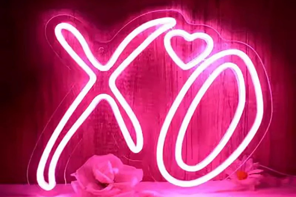 LED Neon xoxo Sign